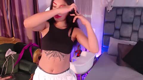 Snapshot of jade_fg chatting on October 10, 12:43 pm Sara online show from October 10, 12:43 pm