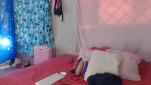 Jade Watson online show from December 7, 7:10 pm