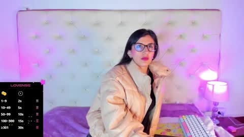 jade white  online show from December 21, 12:06 pm