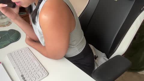 Jade Love online show from October 3, 6:24 pm