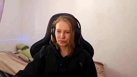 jaimeeosendorf online show from April 14, 9:31 am