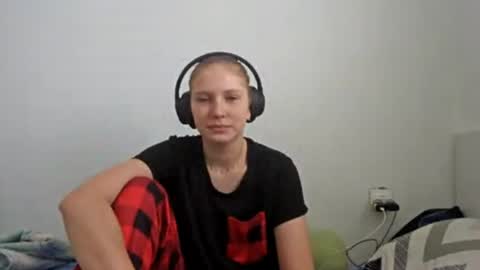 jaimeeosendorf online show from April 18, 9:12 am