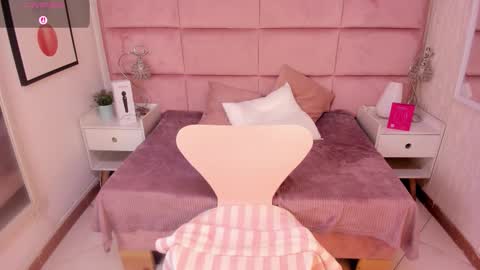Snapshot of janah_myers chatting on October 1, 12:43 pm Janah Myers online show from October 1, 12:43 pm