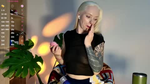 jane_margol1s online show from April 16, 9:39 pm