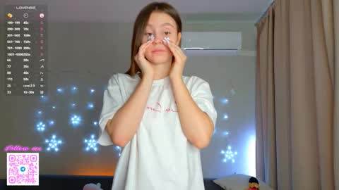 janetgriffith online show from February 12, 5:09 am