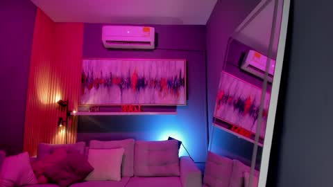 Janinne  online show from April 7, 11:12 am