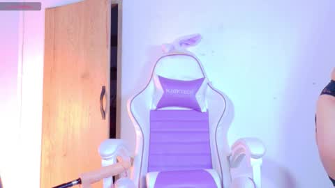 jazmin  online show from October 4, 5:50 pm