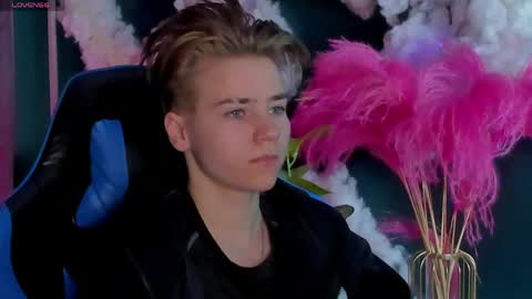 jean_wilsons online show from April 11, 11:14 am