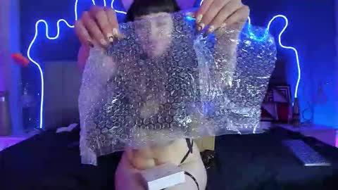 Jean online show from February 18, 7:57 pm