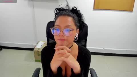 jenn online show from March 15, 12:45 am