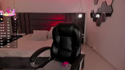 Jenna Olson  online show from January 12, 11:59 am