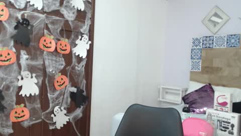 jenner_madison online show from November 7, 1:06 pm