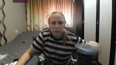 JenniDeep online show from April 13, 9:54 am