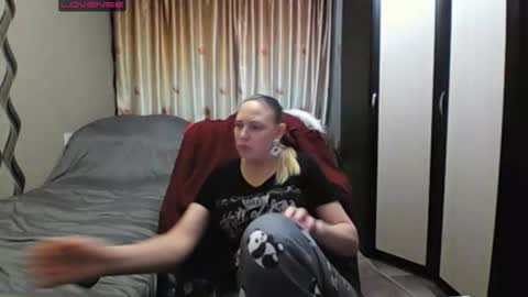 JenniDeep online show from February 22, 4:30 pm