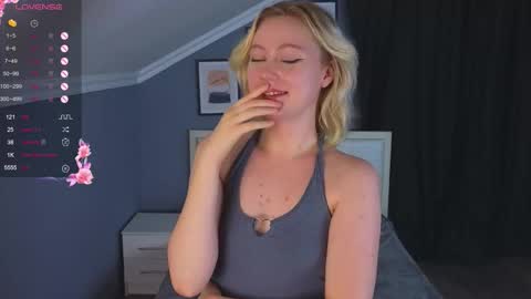 Snapshot of jennifer_mathis chatting on September 25, 7:55 pm jennifer_mathis online show from September 25, 7:55 pm