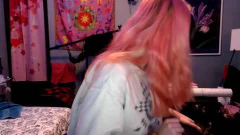 Jennifer Gwen online show from February 27, 7:47 pm