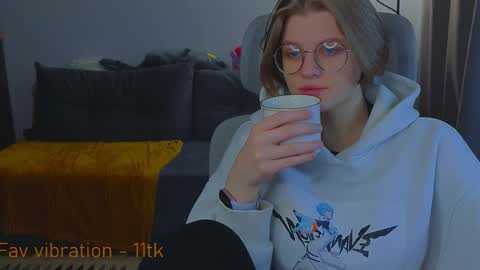 Snapshot of jess0e9 chatting on October 18, 12:30 pm JessieVibes online show from October 18, 12:30 pm