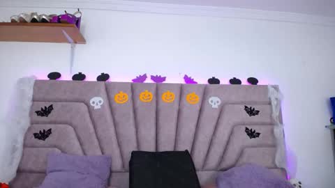 Jessica Kraft online show from October 22, 1:54 am