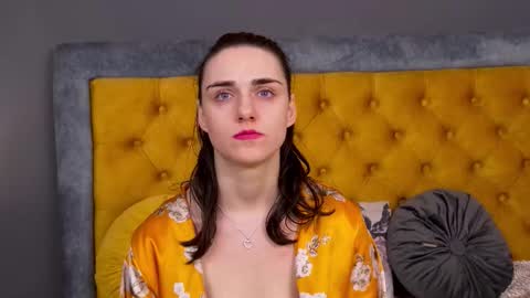 Jessica White online show from January 8, 5:11 am