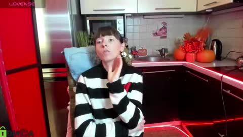 jessicaforris online show from October 4, 7:47 am