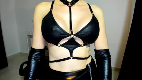Snapshot of jessy_prada chatting on January 20, 10:26 pm Miss Jessy online show from January 20, 10:26 pm