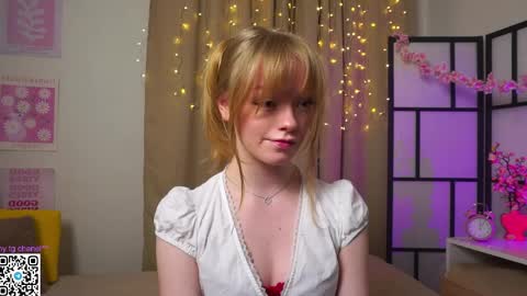 Gwen online show from April 8, 8:55 pm