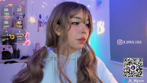 Snapshot of ji_hyun chatting on December 5, 4:31 am Ji  online show from December 5, 4:31 am