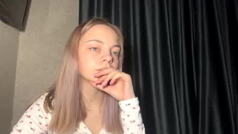 Steff online show from December 4, 5:35 pm