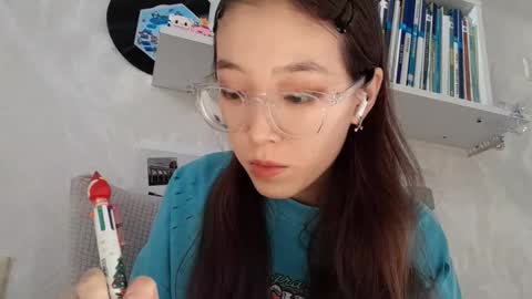 Molly online show from November 25, 9:44 am