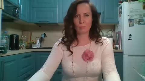 you can call me my Queen online show from May 31, 9:16 pm
