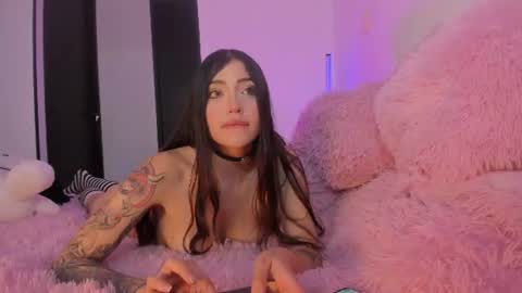 jolie_js online show from June 25, 8:43 pm