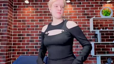 Ellie online show from May 24, 9:08 am