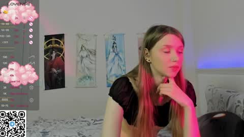 Snapshot of jorroger chatting on December 4, 11:13 pm Mila online show from December 4, 11:13 pm