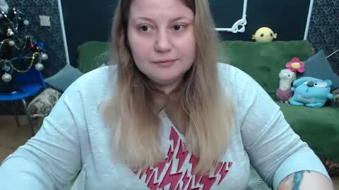 Snapshot of josiesun771 chatting on December 13, 7:37 am josiesun771 online show from December 13, 7:37 am
