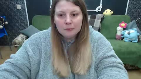 Snapshot of josiesun771 chatting on February 17, 7:04 am josiesun771 online show from February 17, 7:04 am