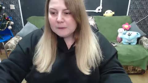 Snapshot of josiesun771 chatting on December 15, 12:06 pm josiesun771 online show from December 15, 12:06 pm