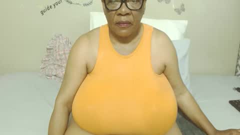 Snapshot of joycemando chatting on October 8, 5:34 am DairyQueen online show from October 8, 5:34 am