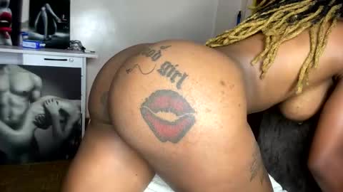 Snapshot of joyslim1 chatting on October 25, 3:14 am Butterflyass online show from October 25, 3:14 am