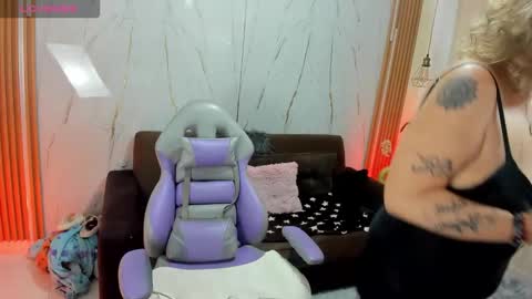 Snapshot of juanitarubia chatting on October 7, 7:18 pm juanitarubia online show from October 7, 7:18 pm