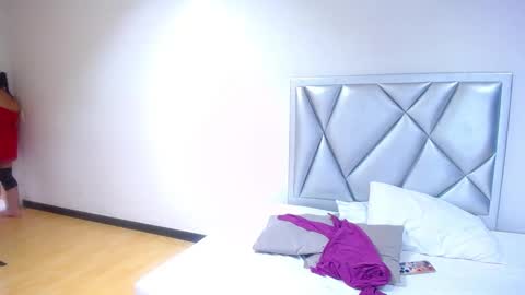 juicy_bignipples18 online show from January 21, 4:27 pm