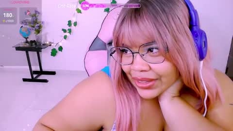 Snapshot of juicy_elenxx chatting on December 3, 6:17 pm EleN online show from December 3, 6:17 pm