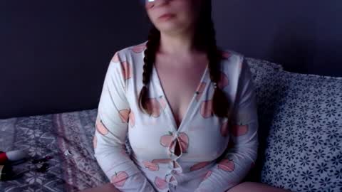 Snapshot of juicymomma1223 chatting on February 1, 3:08 am juicymomma1223 online show from February 1, 3:08 am