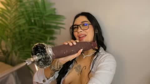 juli_casanova online show from April 1, 1:41 pm