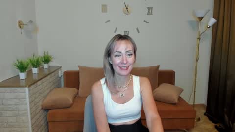 julia__cherry_ online show from December 10, 10:05 pm