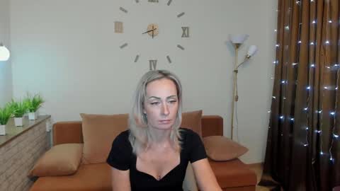 julia__cherry_ online show from January 7, 4:18 am