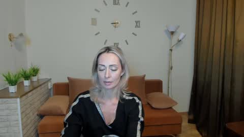 julia__cherry_ online show from January 12, 1:27 pm