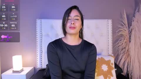 J U L IA   M A R T I N E Z online show from January 19, 11:28 am