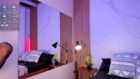 J U L IA   M A R T I N E Z online show from February 19, 11:43 am