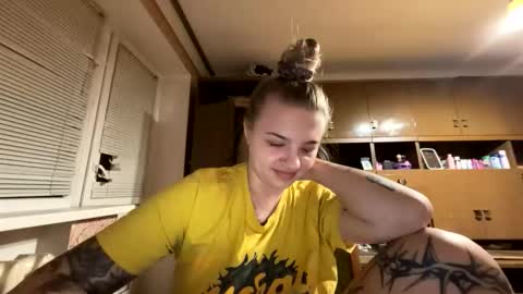 Snapshot of juliacrazy_ chatting on October 4, 3:49 pm juliacrazy_ online show from October 4, 3:49 pm