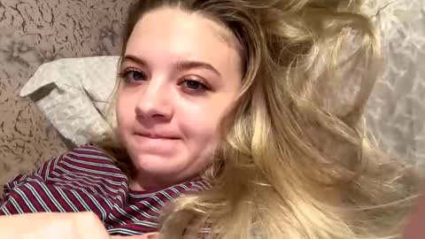 Snapshot of juliacrazy_ chatting on February 11, 4:46 pm juliacrazy_ online show from February 11, 4:46 pm